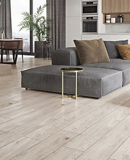 Natural inspiration – living room with wood motif in Opoczno style