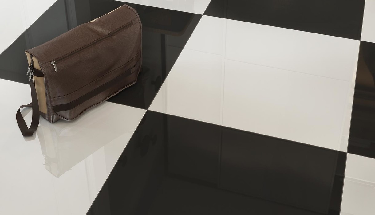 UNIVERSAL FLOORS POLER BLACK AND WHITE 3